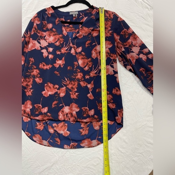 Vince Camuto Navy blue Floral faux wrap V-neck blouse women’s size M - Picture 13 of 13